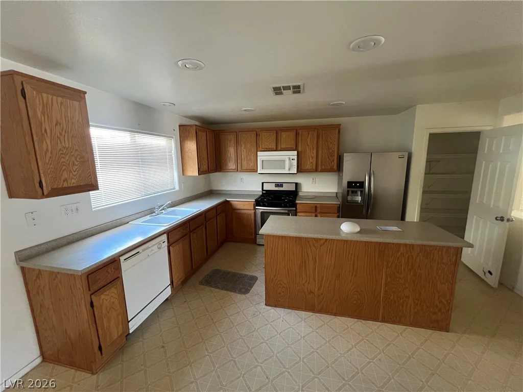 92 Peachtree Hill, Las Vegas, NV 89183
