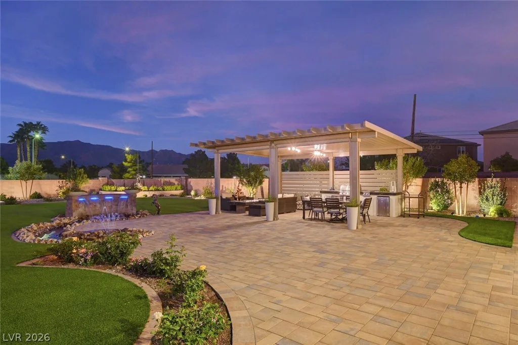 5702 Kings Bluff, Las Vegas, NV 89131