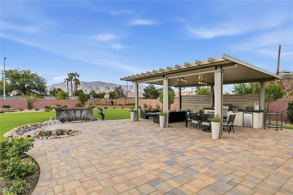 5702 Kings Bluff, Las Vegas, NV 89131