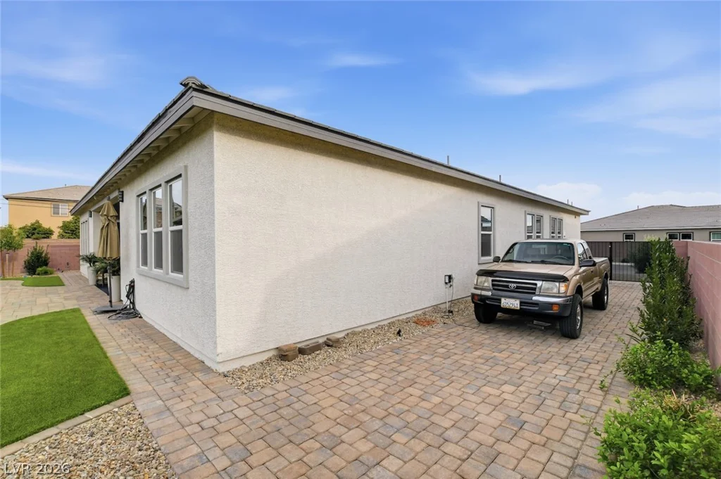 5702 Kings Bluff, Las Vegas, NV 89131