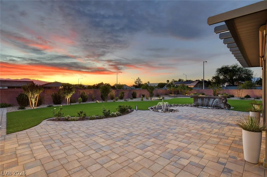 5702 Kings Bluff, Las Vegas, NV 89131