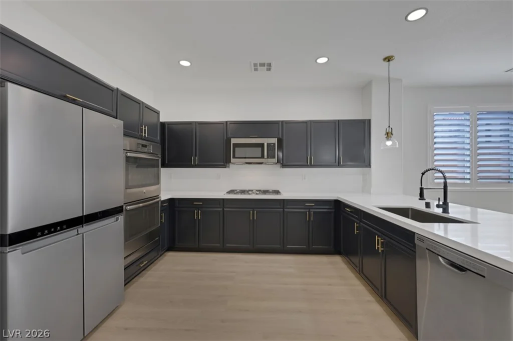 7035 Thistle Ridge, Las Vegas, NV 89166