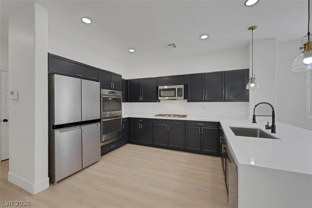 7035 Thistle Ridge, Las Vegas, NV 89166