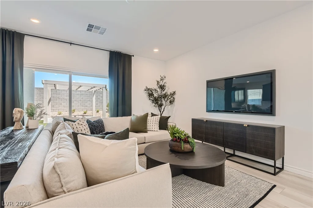 8352 Caldera Hills, Las Vegas, NV 89147