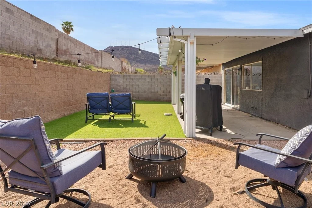 116 Glen Oak, Henderson, NV 89002
