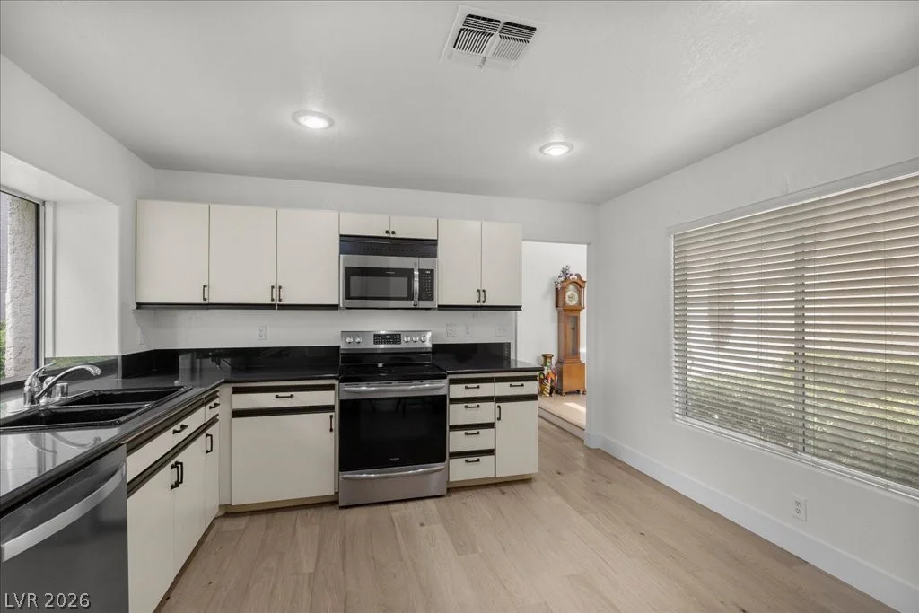 7058 Big Springs, Las Vegas, NV 89113