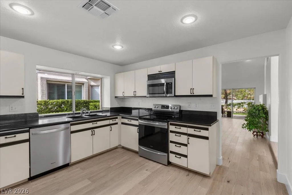7058 Big Springs, Las Vegas, NV 89113