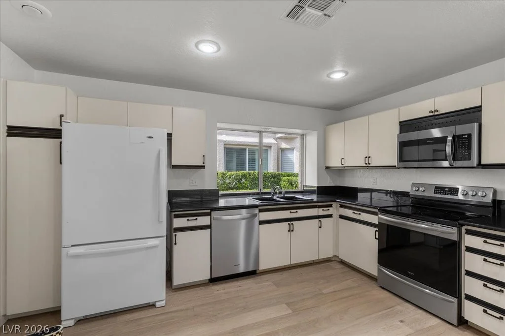 7058 Big Springs, Las Vegas, NV 89113