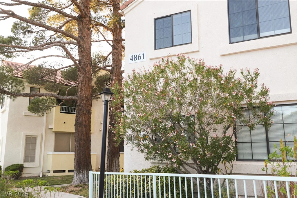 4861 Torrey Pines, Las Vegas, NV 89103