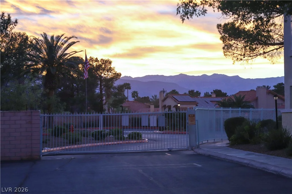 4861 Torrey Pines, Las Vegas, NV 89103