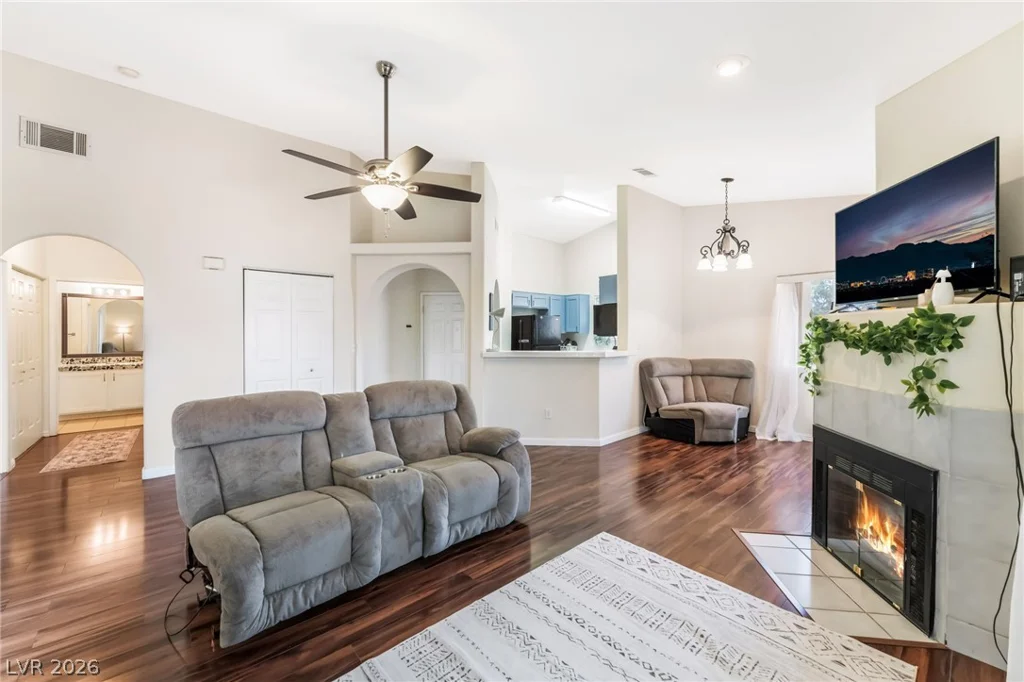 900 Heavenly Hills, Las Vegas, NV 89145