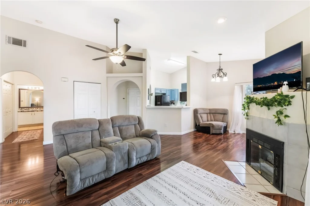 900 Heavenly Hills, Las Vegas, NV 89145
