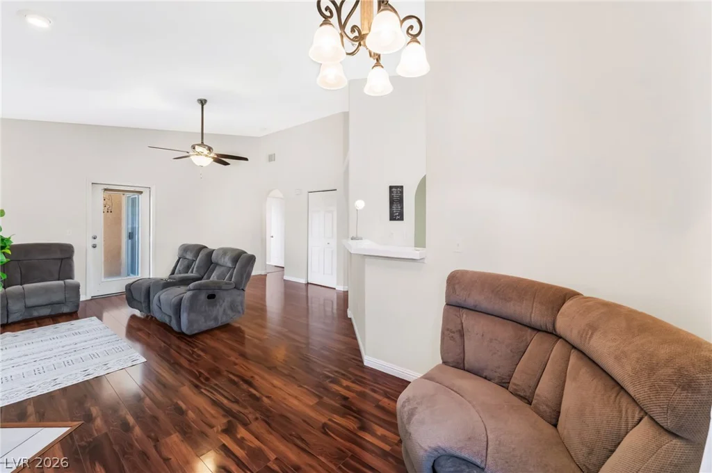 900 Heavenly Hills, Las Vegas, NV 89145