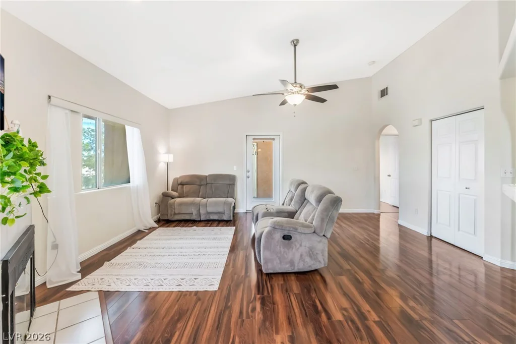 900 Heavenly Hills, Las Vegas, NV 89145