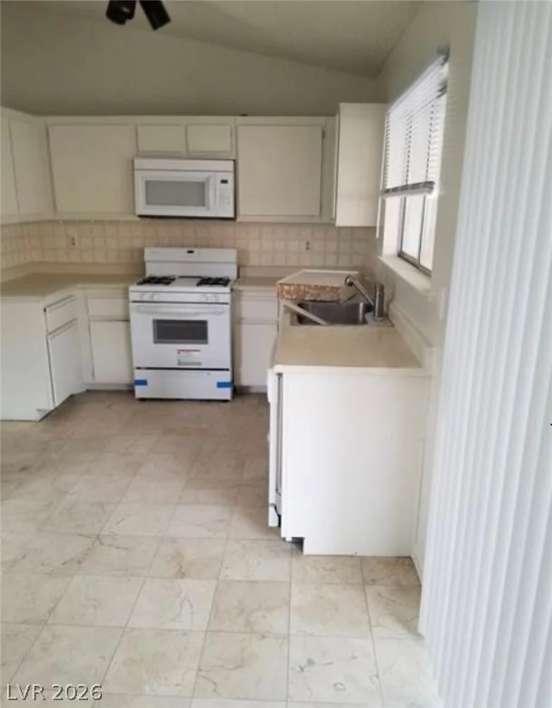 1936 ST Lawrence, Las Vegas, NV 89108