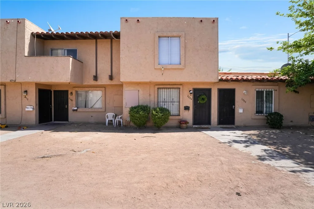2004 Winwood, Las Vegas, NV 89108