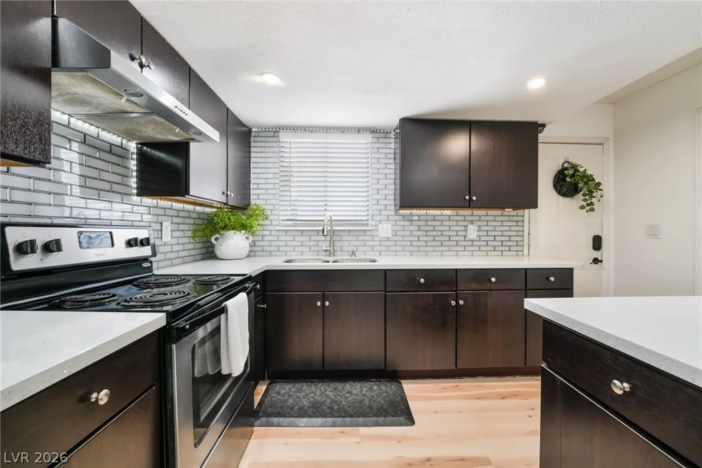 2004 Winwood, Las Vegas, NV 89108