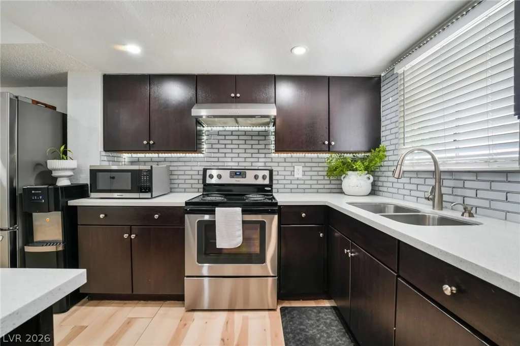 2004 Winwood, Las Vegas, NV 89108