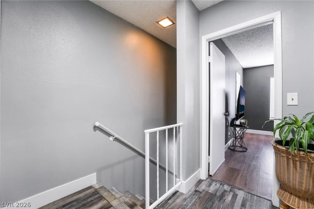 2004 Winwood, Las Vegas, NV 89108