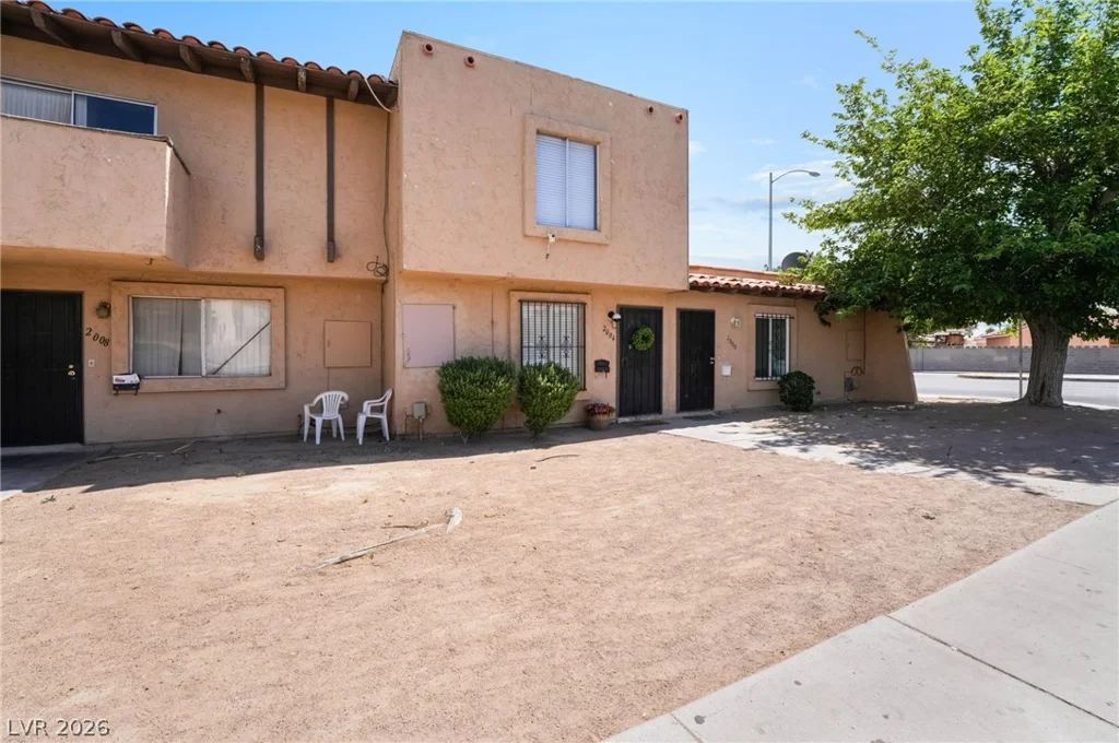 2004 Winwood, Las Vegas, NV 89108