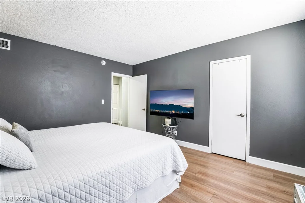 2004 Winwood, Las Vegas, NV 89108