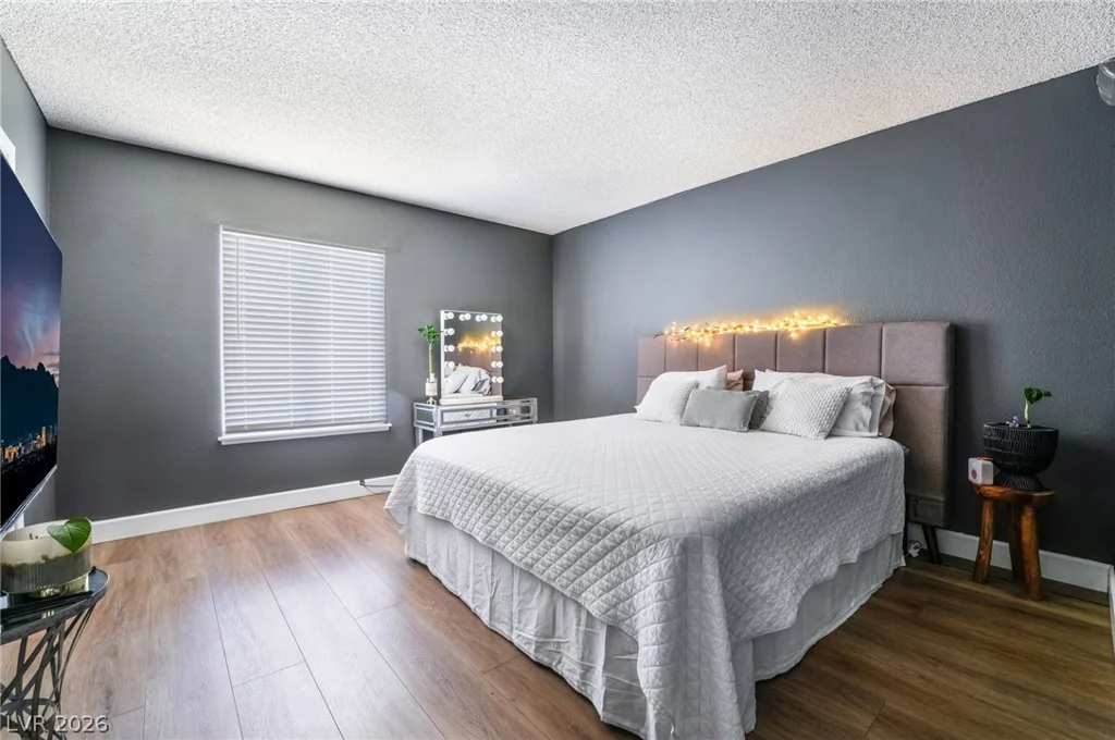 2004 Winwood, Las Vegas, NV 89108
