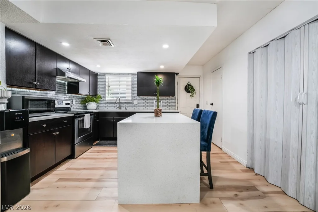 2004 Winwood, Las Vegas, NV 89108
