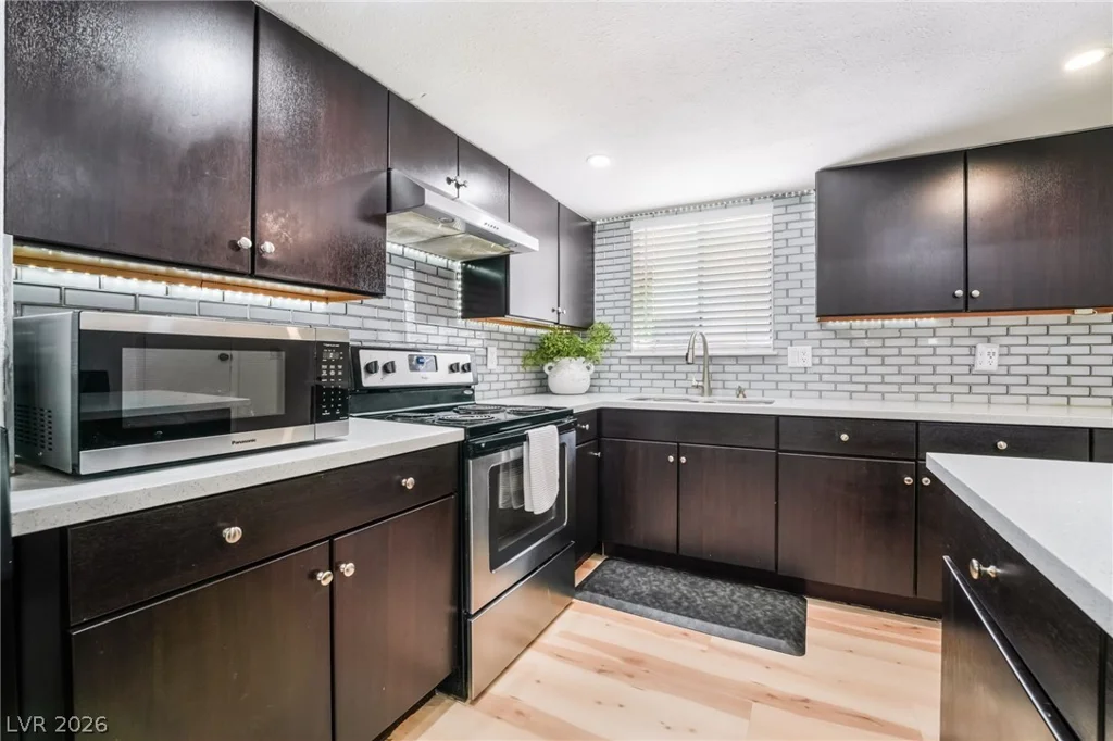 2004 Winwood, Las Vegas, NV 89108