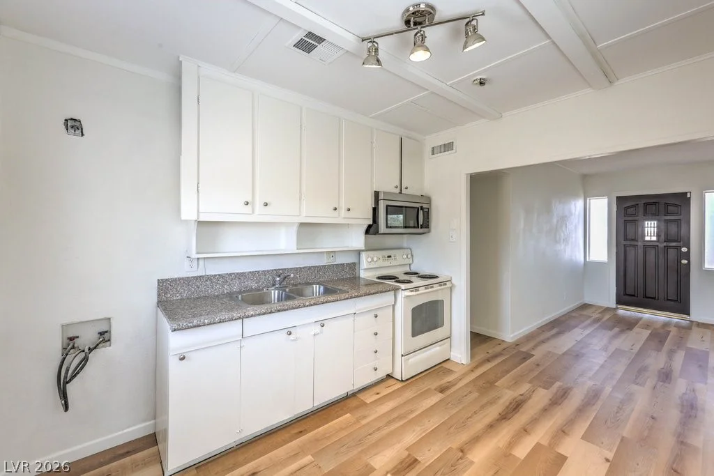 10 California, Henderson, NV 89015