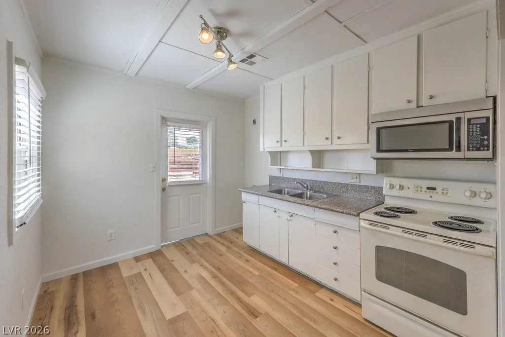10 California, Henderson, NV 89015