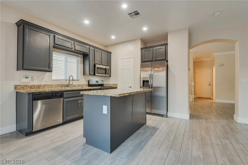 40 Hoke Edward, North Las Vegas, NV 89031