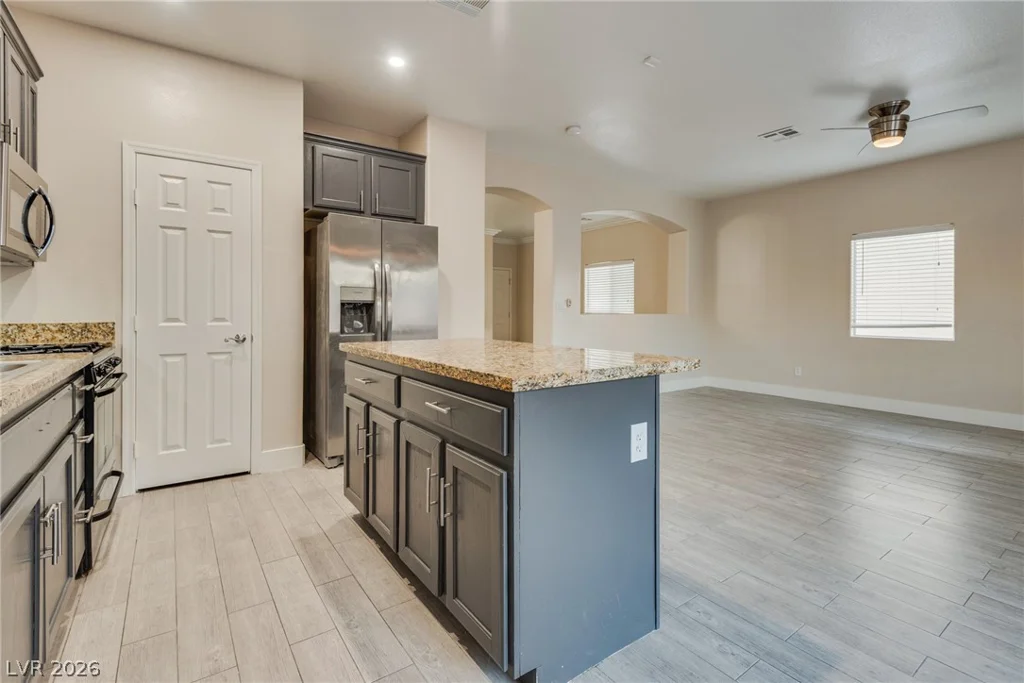40 Hoke Edward, North Las Vegas, NV 89031
