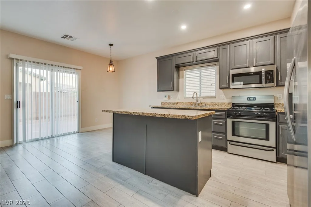 40 Hoke Edward, North Las Vegas, NV 89031