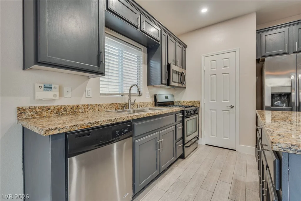40 Hoke Edward, North Las Vegas, NV 89031