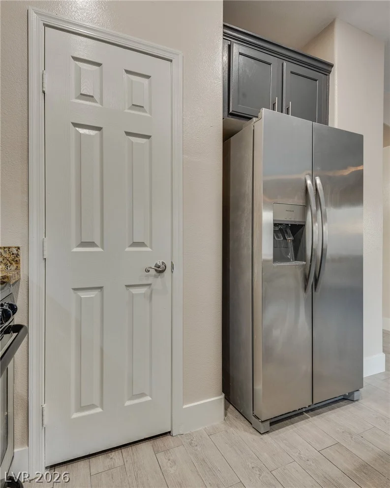 40 Hoke Edward, North Las Vegas, NV 89031