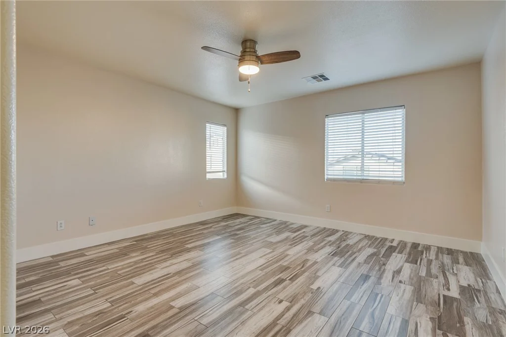 40 Hoke Edward, North Las Vegas, NV 89031