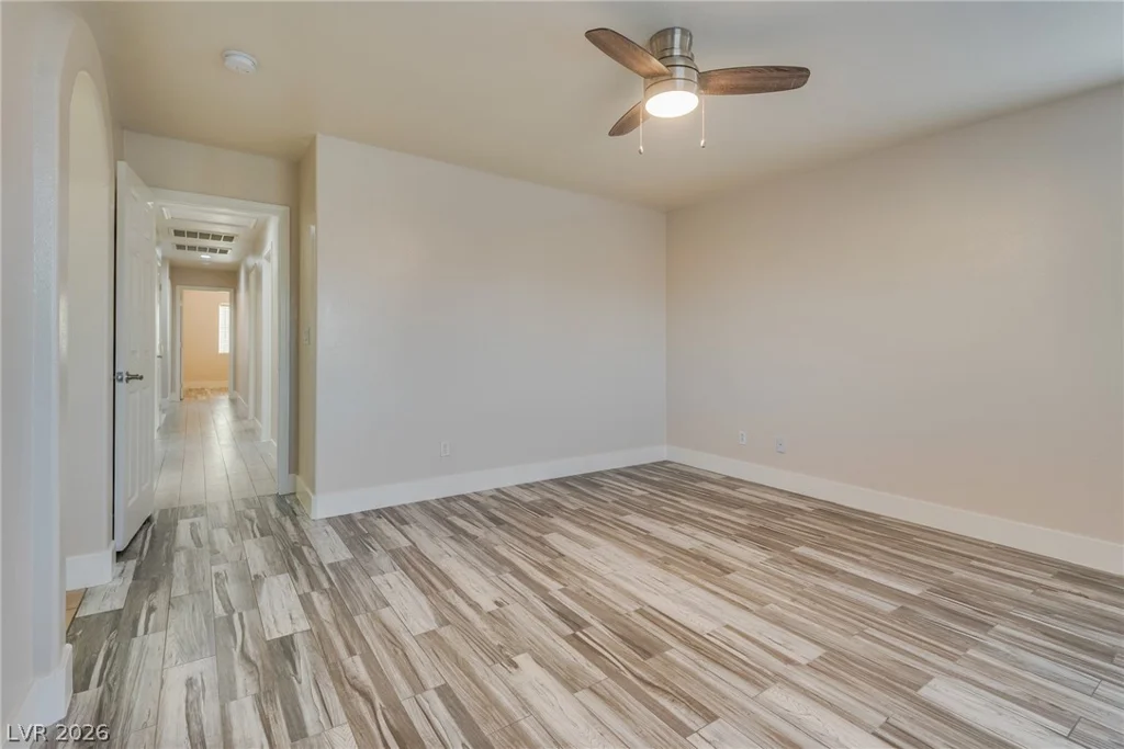 40 Hoke Edward, North Las Vegas, NV 89031