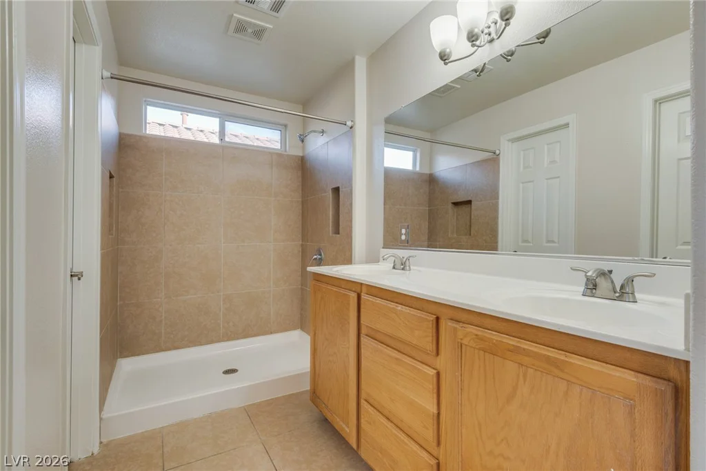 40 Hoke Edward, North Las Vegas, NV 89031