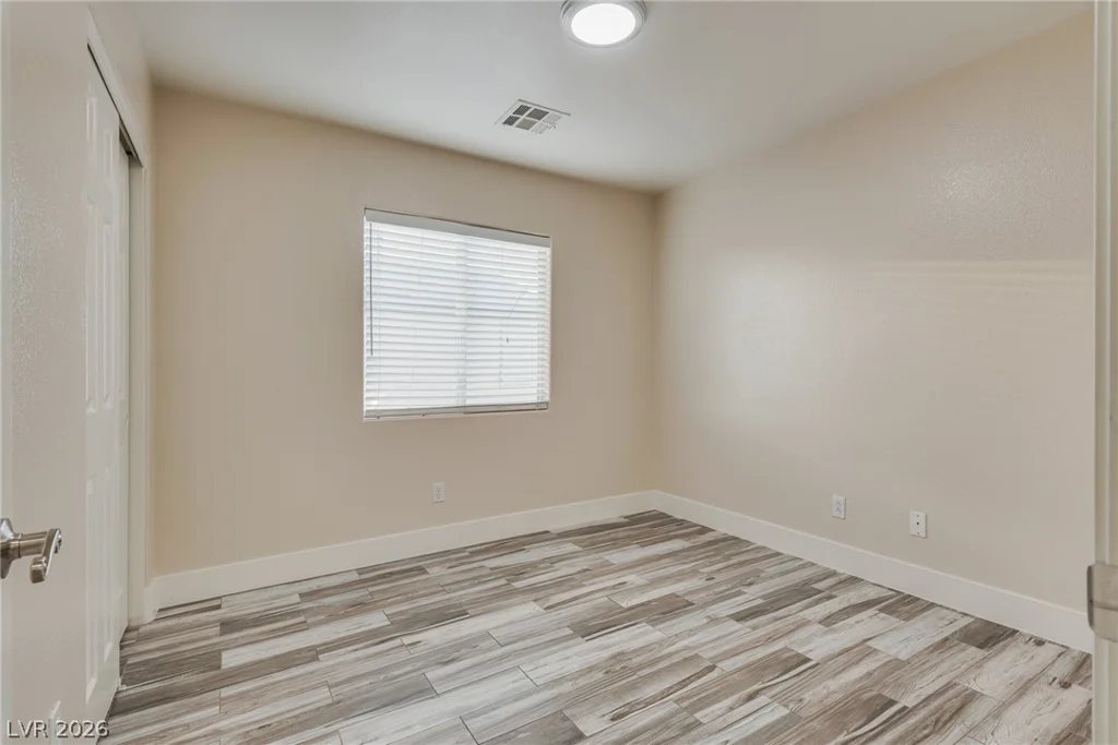 40 Hoke Edward, North Las Vegas, NV 89031