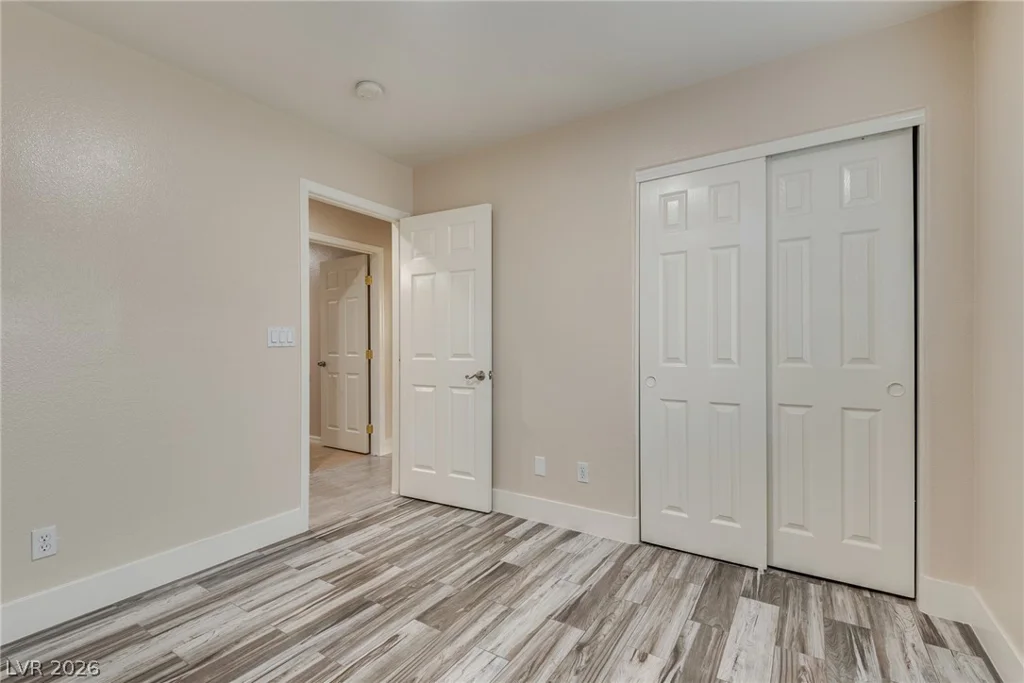40 Hoke Edward, North Las Vegas, NV 89031