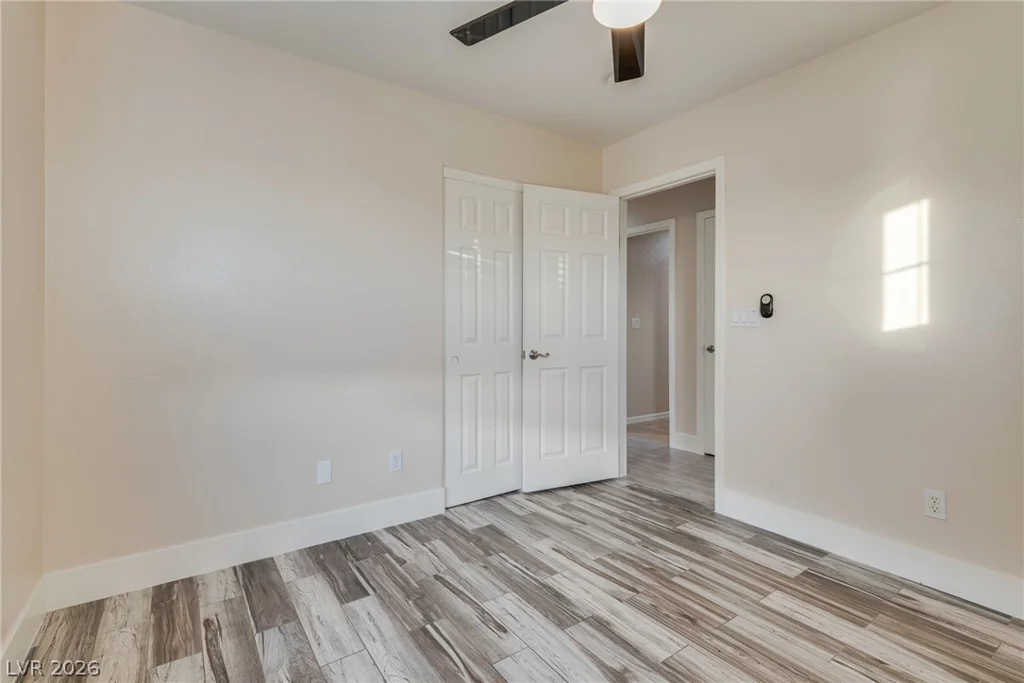 40 Hoke Edward, North Las Vegas, NV 89031