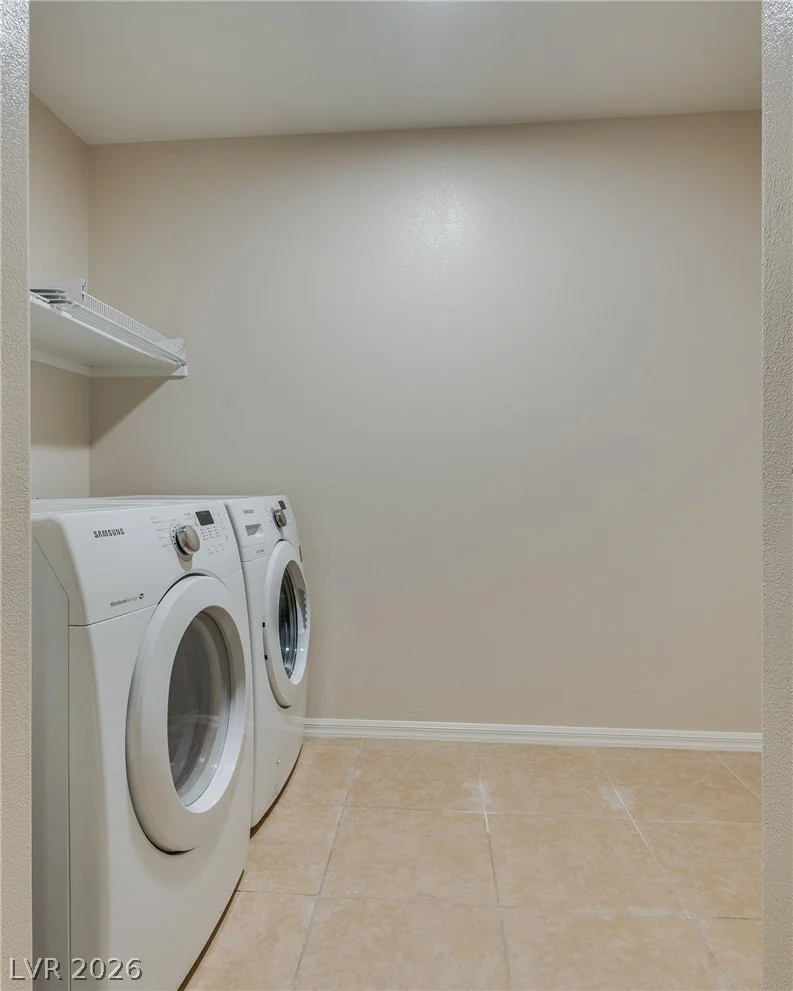 40 Hoke Edward, North Las Vegas, NV 89031