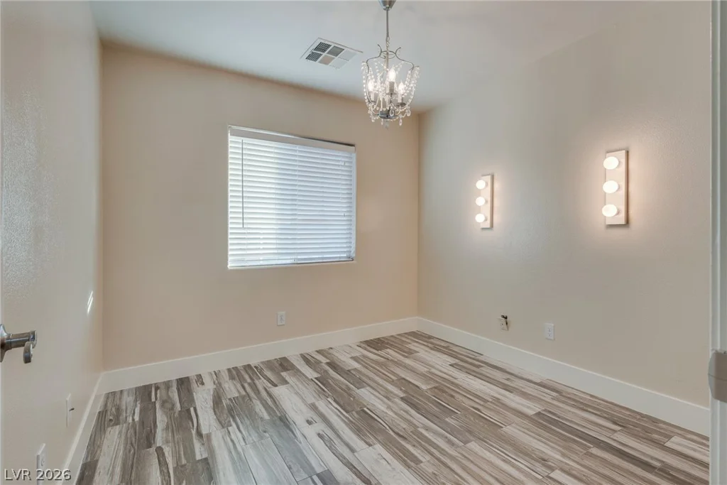 40 Hoke Edward, North Las Vegas, NV 89031