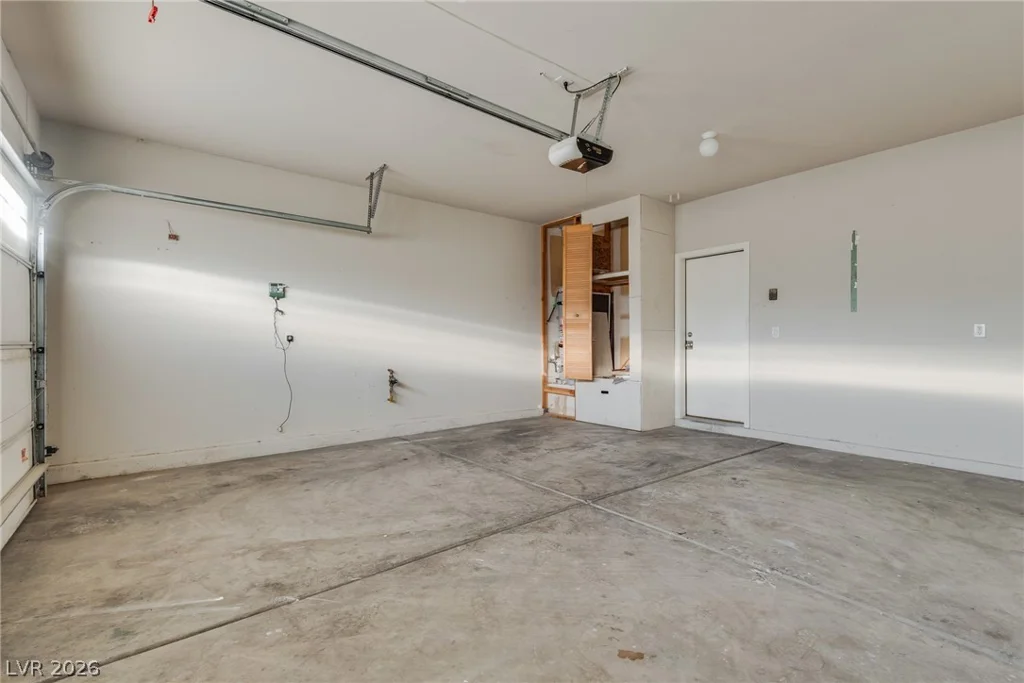 40 Hoke Edward, North Las Vegas, NV 89031
