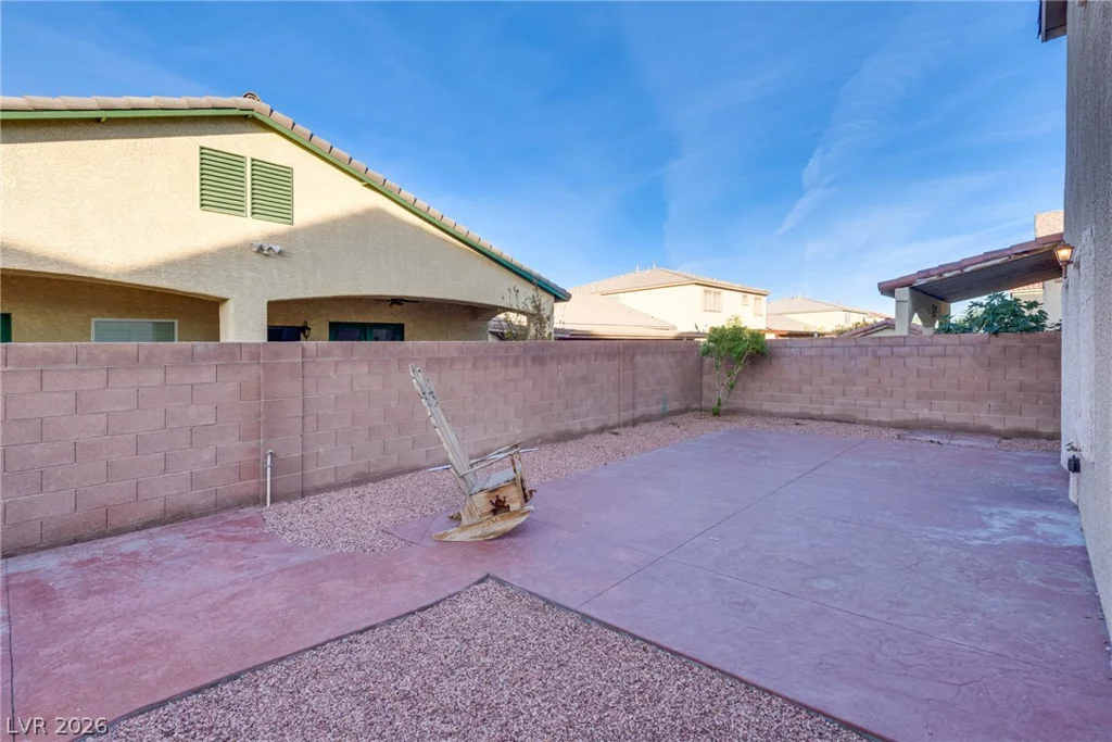 40 Hoke Edward, North Las Vegas, NV 89031
