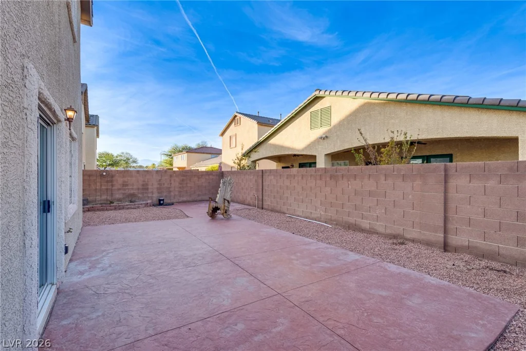 40 Hoke Edward, North Las Vegas, NV 89031