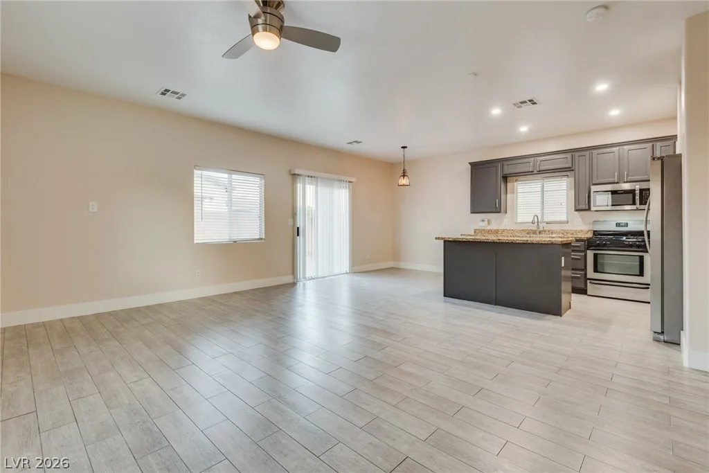 40 Hoke Edward, North Las Vegas, NV 89031