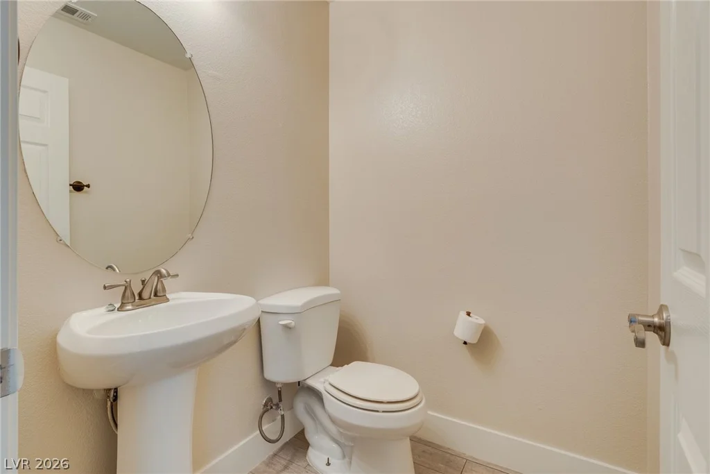 40 Hoke Edward, North Las Vegas, NV 89031