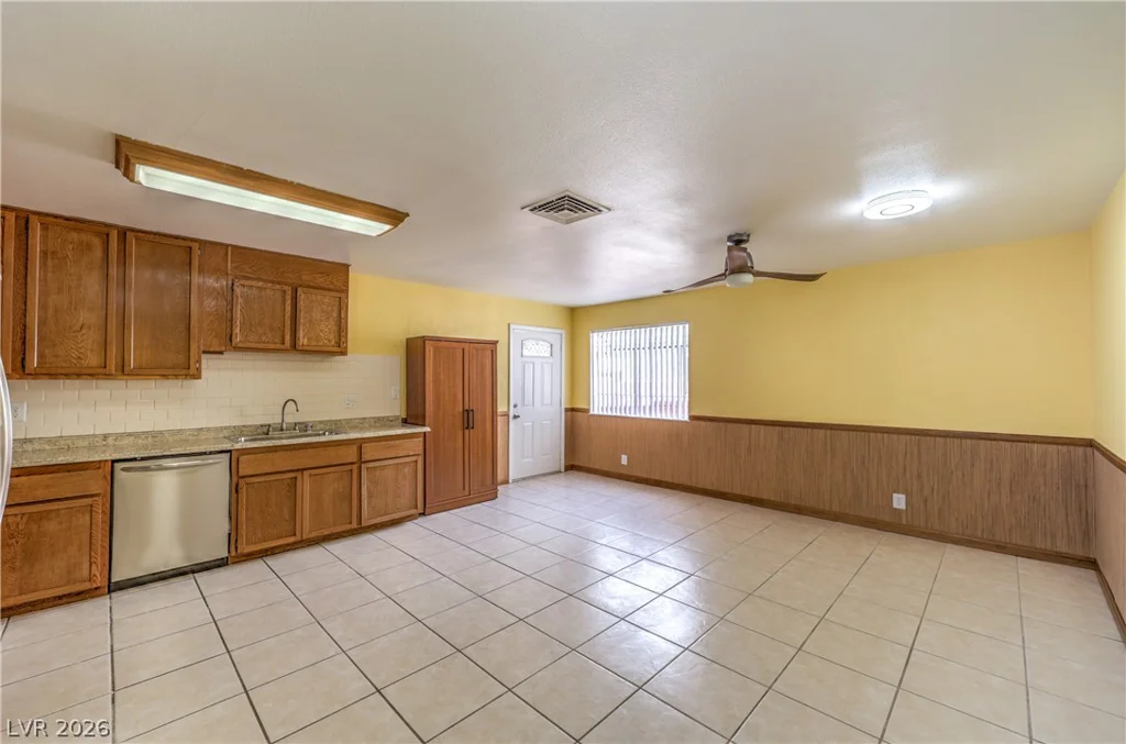 4775 Woodridge, Las Vegas, NV 89121