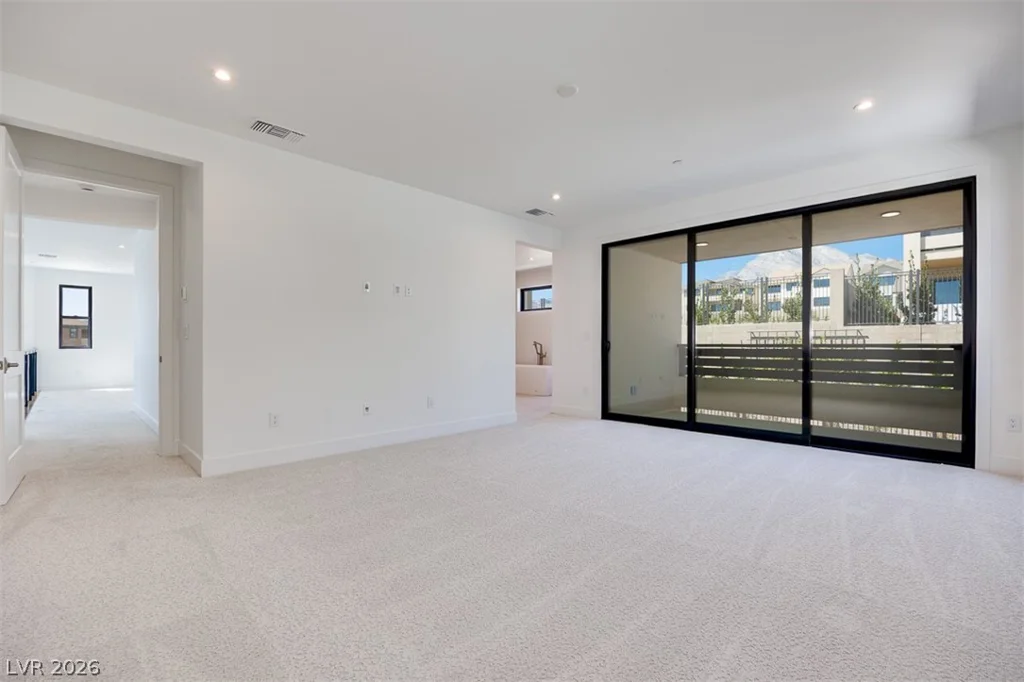 51 Parkwood Ridge, Las Vegas, NV 89138